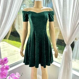 Vintage Green Off Shoulder Fit & Flare Dress Size S Velour Short Sleeve Retro